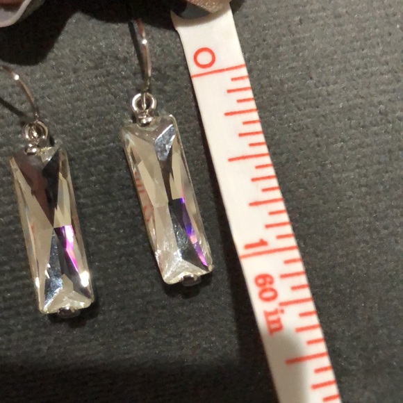 NWOT Rhinestone, crystal style earrings, vintage, beautiful rectangular shape - Picture 3 of 3